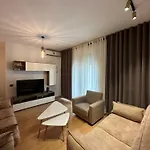 Lake Escape - Home 2