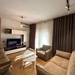 Lake Escape - Home 2
