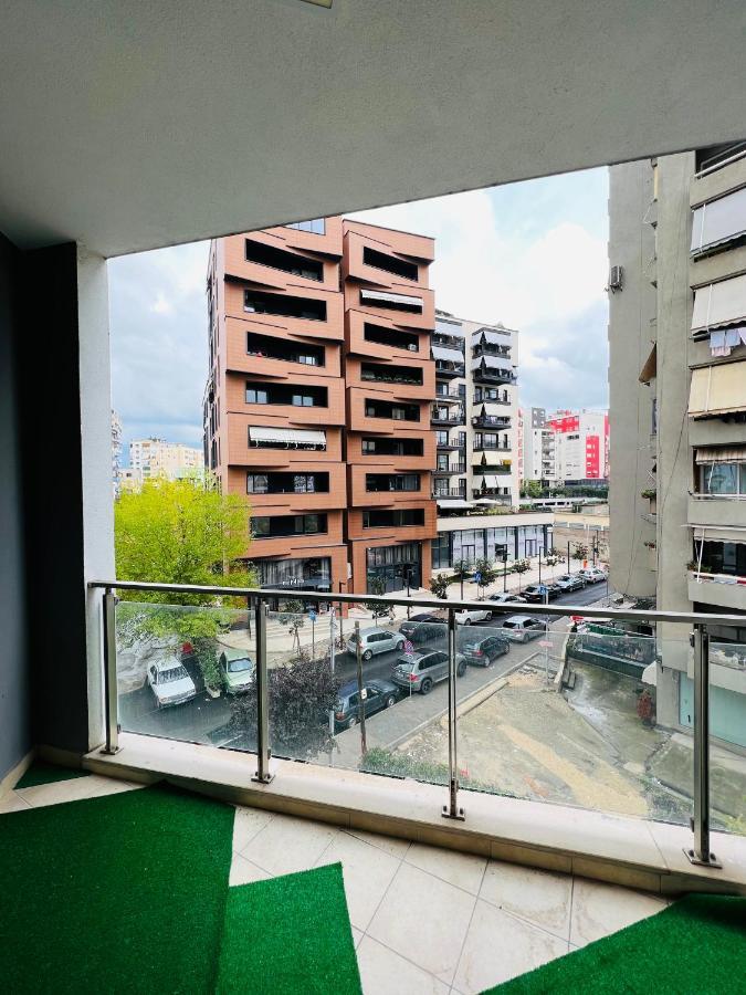 Escape - 2 * Tirana