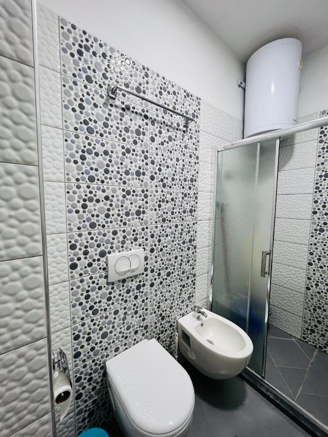 Escape - 2 * Tirana