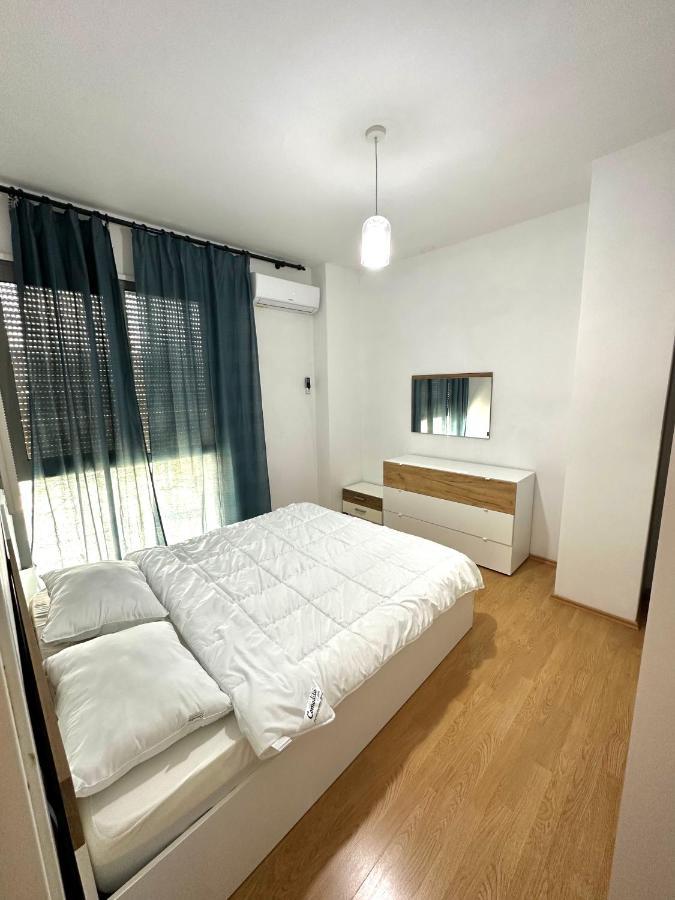 Escape - 2 * Tirana