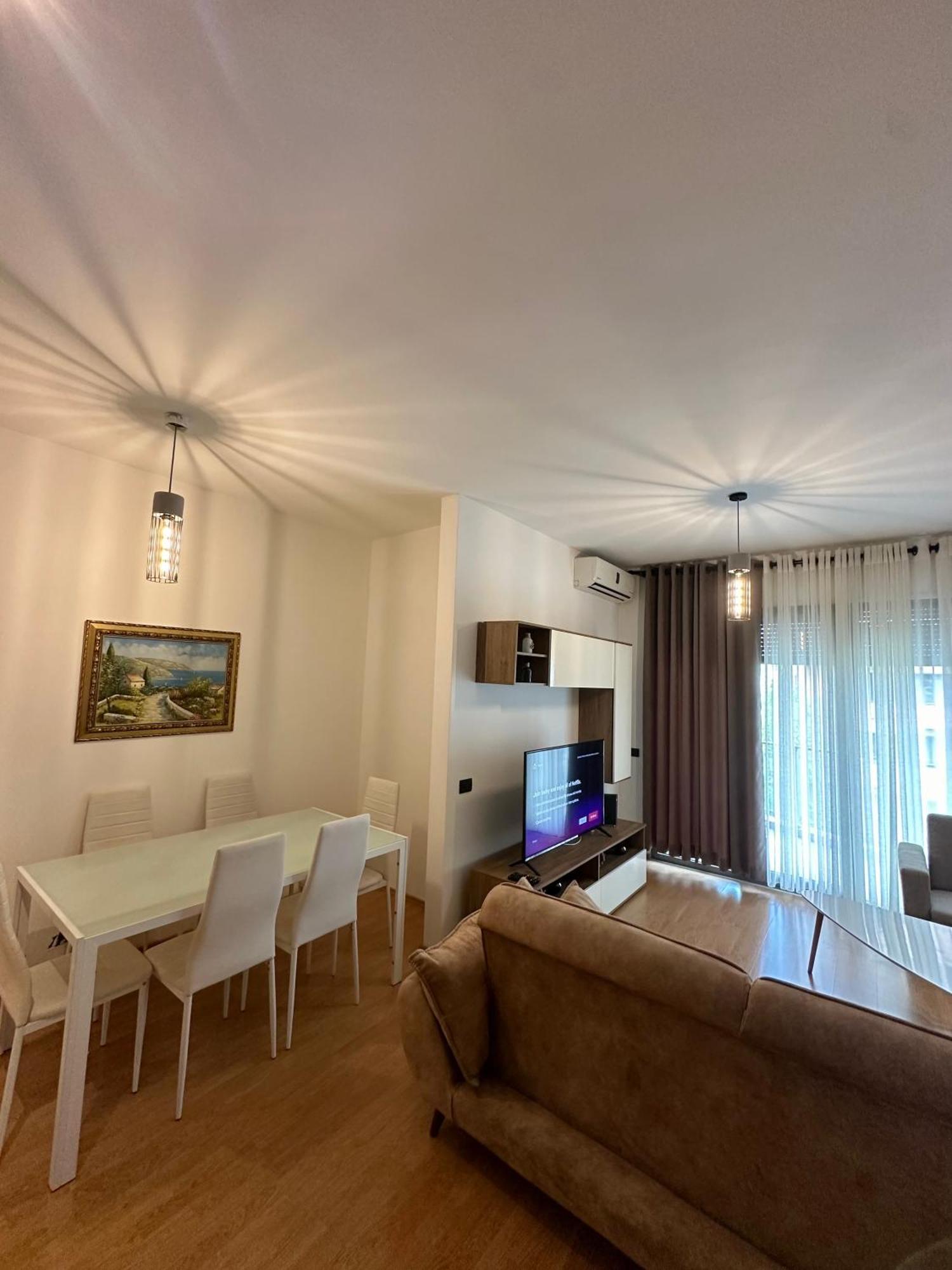 Escape - 2 * Tirana